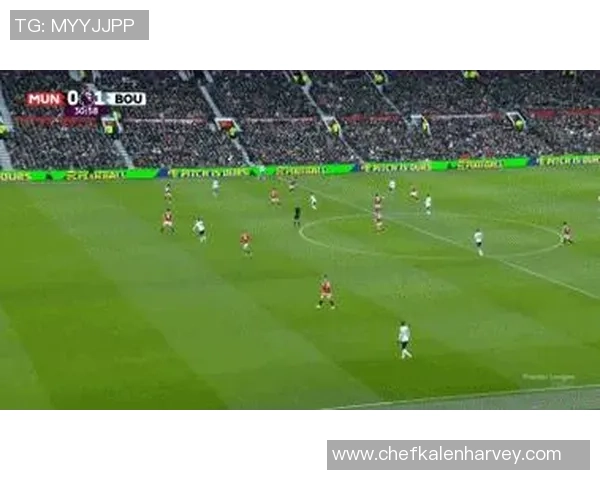 后卫失误回传送礼门将出击失误目送皮球轻松入网